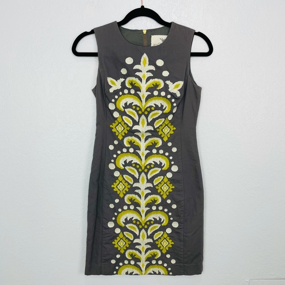 ANTHROPOLOGIE TABITHA GREY EMBROIDERED SLEEVELESS MINI FITTED DRESS - Picture 3 of 5